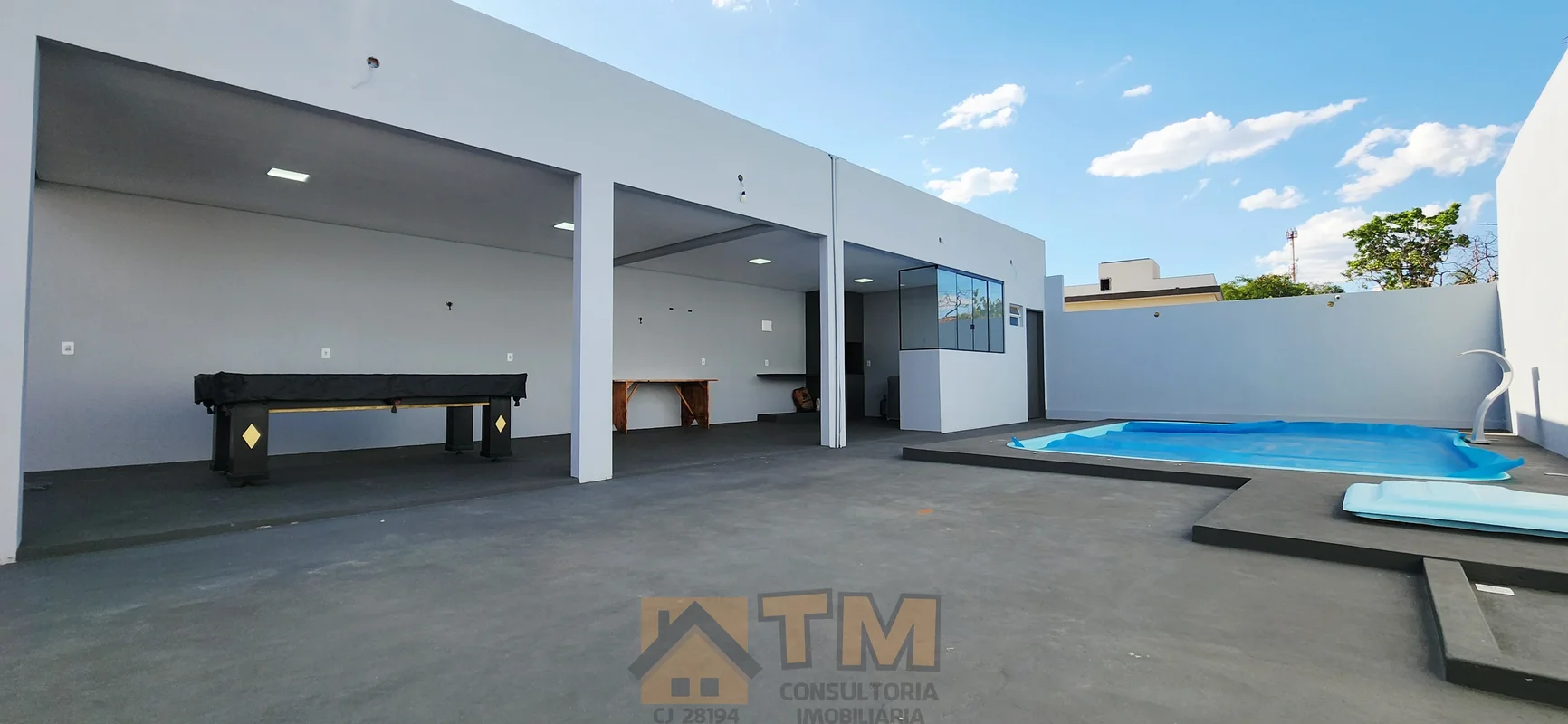 TM CONSULTORIA IMOBILIARIA.VENDE;LOTE TODO MURADO COM:PISCINA AQUECIDA, CHURRASQ...