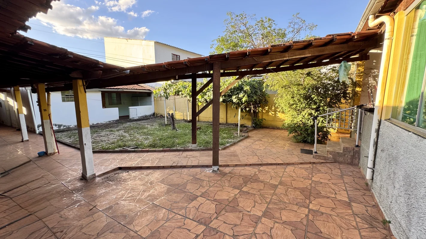 Disponível para venda!Casa na quadra 03 de Sobradinho!Casa principal:03 quartos ...