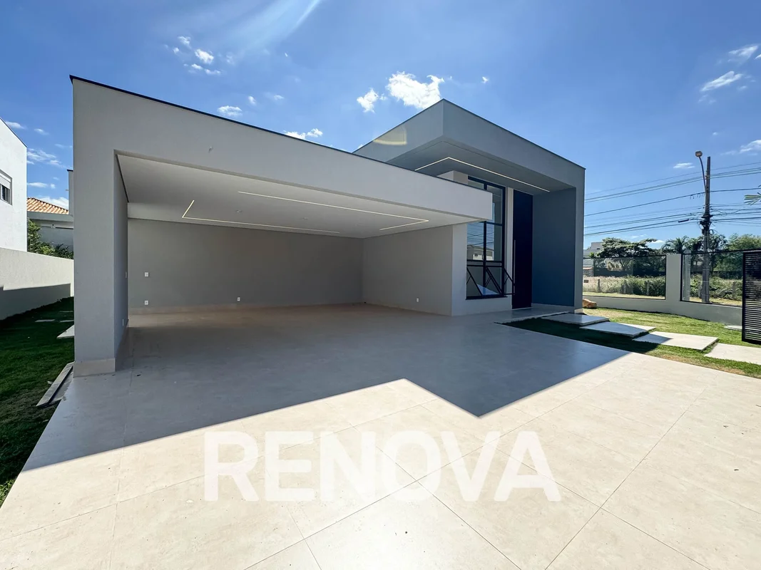 Esta é uma oportunidade única para quem busca uma residência espaçosa e repleta ...