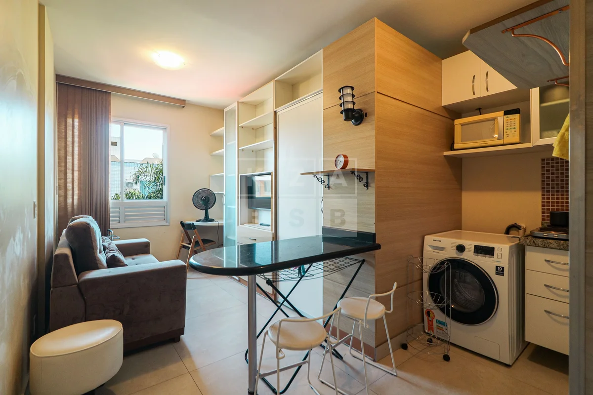 Kitnet reformada e mobiliada no Sudoeste, pronta para morar!Localizada no Boulev...