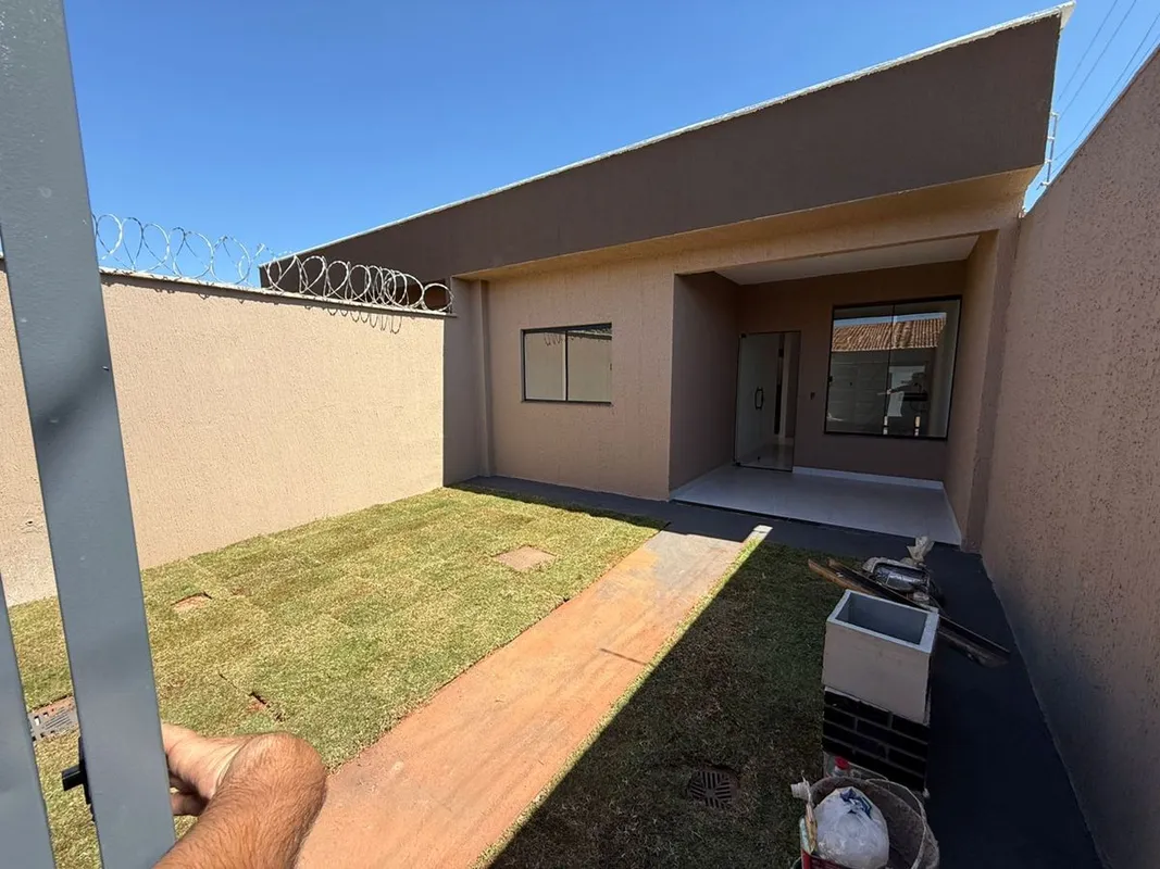 Casa 2/4 sendo uma suíteSala CozinhaÁrea de serviço Área gourmet Garagem coberta...