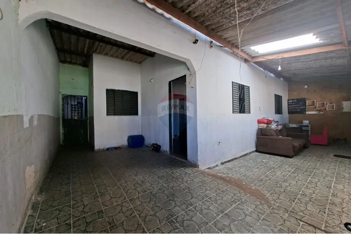 OPORTUNIDADE DE CASA A VENDA COM 03 QUARTOS E UM SOBRADO NOS FUNDOS COM 02 QUART...