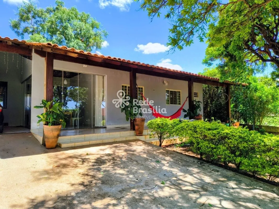 Casa à Venda no Condomínio Ecológico Parque do MiranteApresentamos uma excelente...