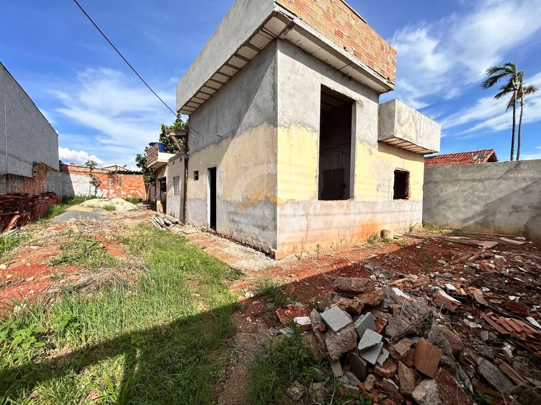 Casa na Vila Alzira de 130m2 de contrucao e um lote de 450 m2 , sendo 3 quartos ...