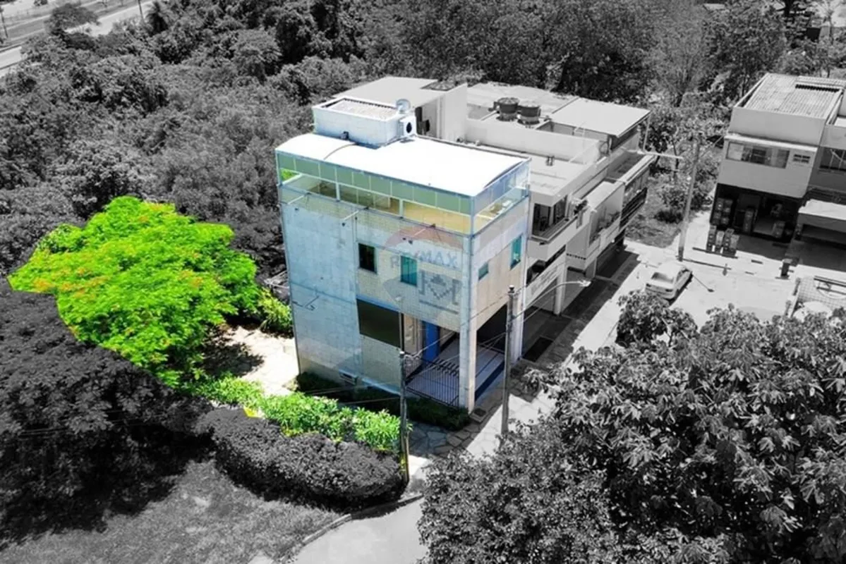 Apresentamos um prédio no CA 3, Lago Norte, Brasília, com 200m² de área construí...