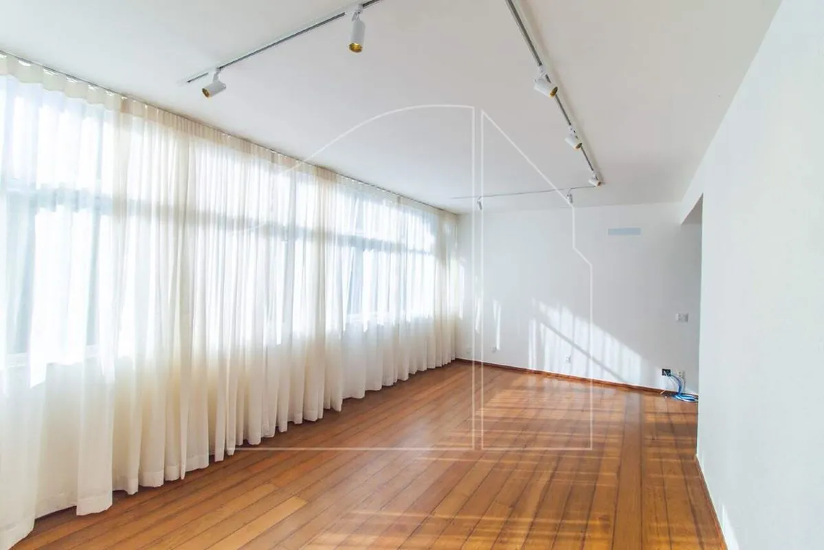 DALL'OCA IMÓVEIS VENDE: Excelente apartamento reformado, vazado, vista livre, co...