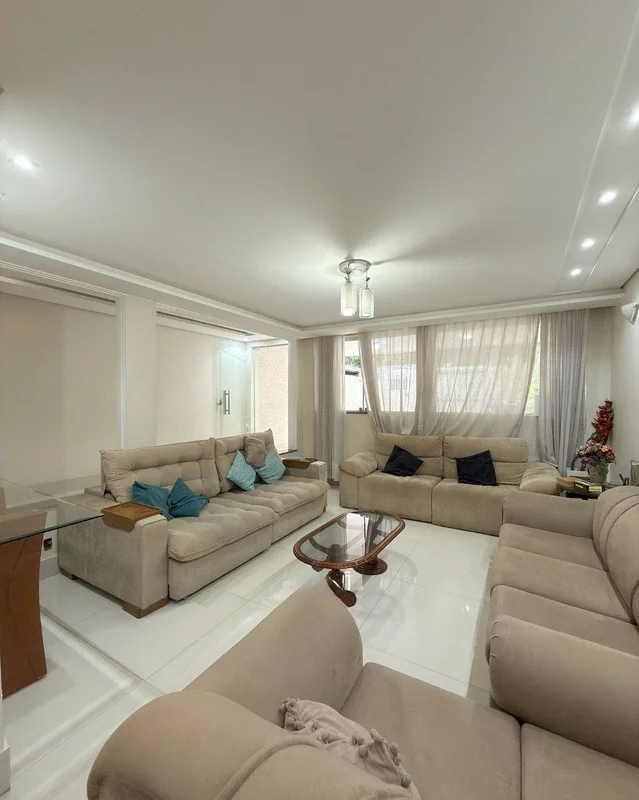 CASA DE 04 QUARTOS NO CRUZEIRO VELHOEsta casa não é apenas luxuosa e reformada; ...