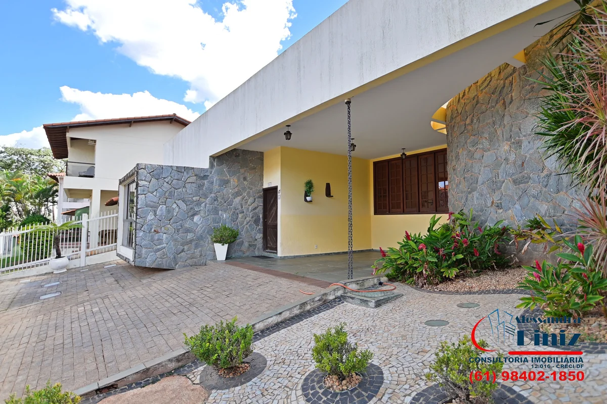 Alessandra Diniz, consultora imobiliária vende: :: Excelente casa térrea no Cond...