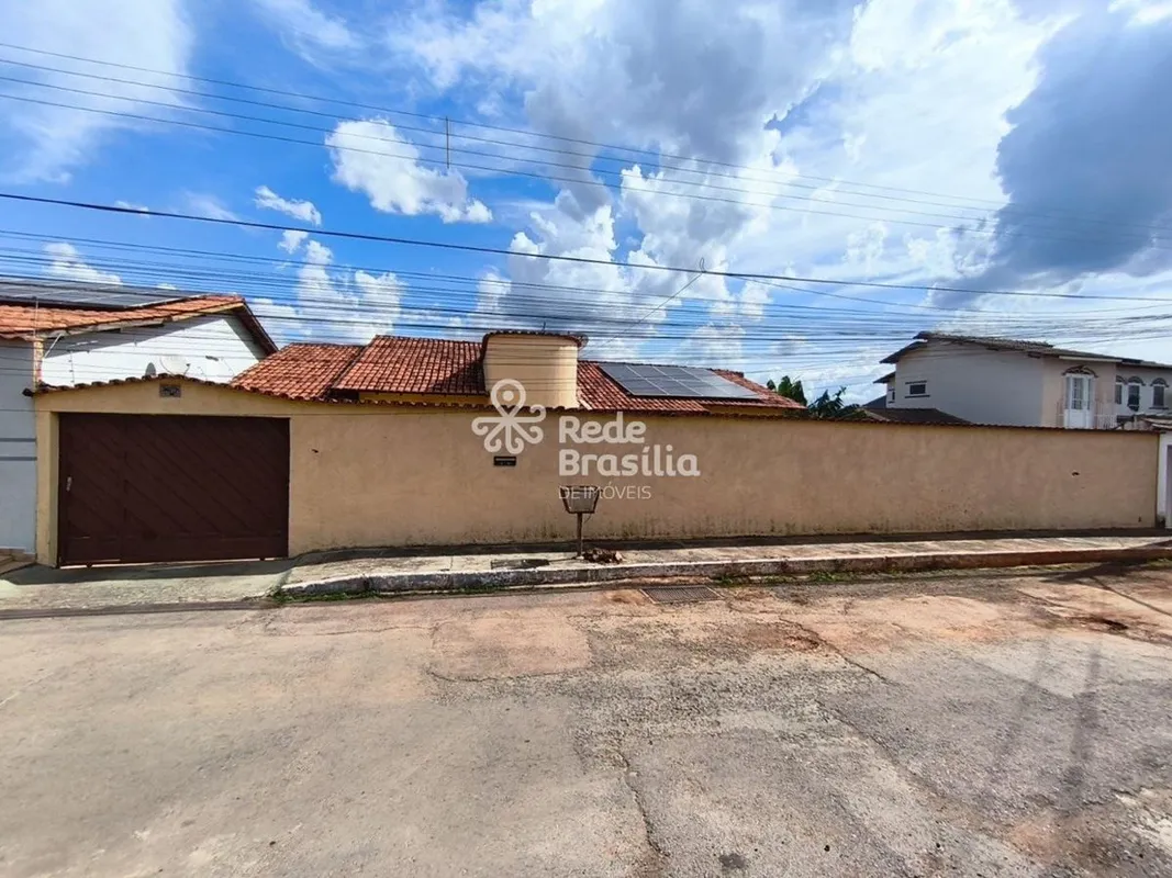 Ampla Casa com Energia Solar no Setor de Mansões - Sobradinho/DFAceita troca.Se ...