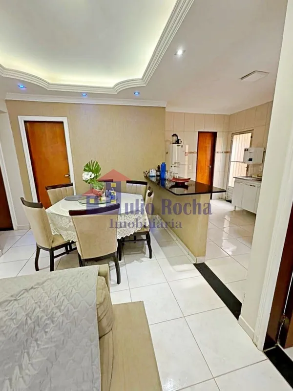JULIO ROCHA IMOBILIÁRIA VENDE!ÓTIMO TRIPLEX EM SÃO SEBASTIÃO!Casa triplex com li...