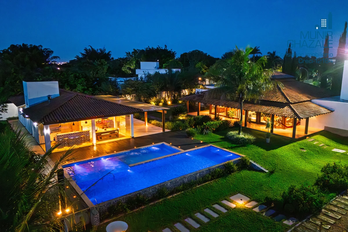Residência Exclusiva – 3.333 m² de terreno • 740 m² construídos • Arquitetura em...