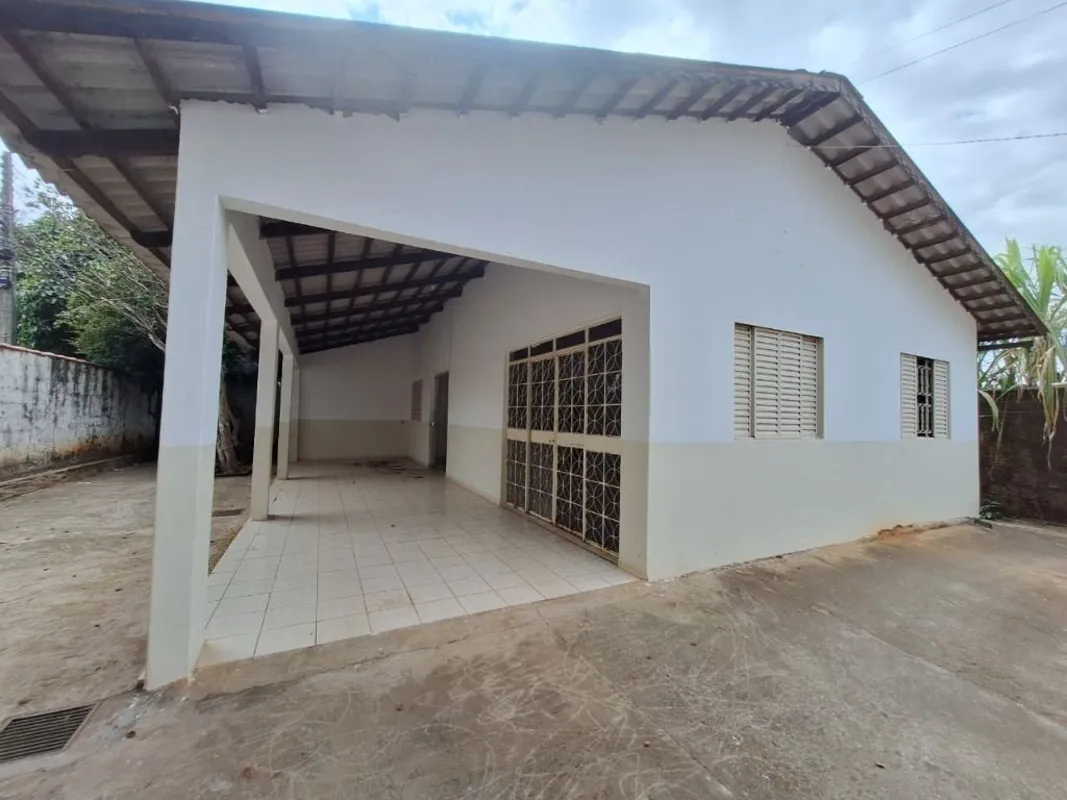 ImÃ³vel completo, com 277mÂ², localizado no Jardim das Esmeraldas, reunindo espa...