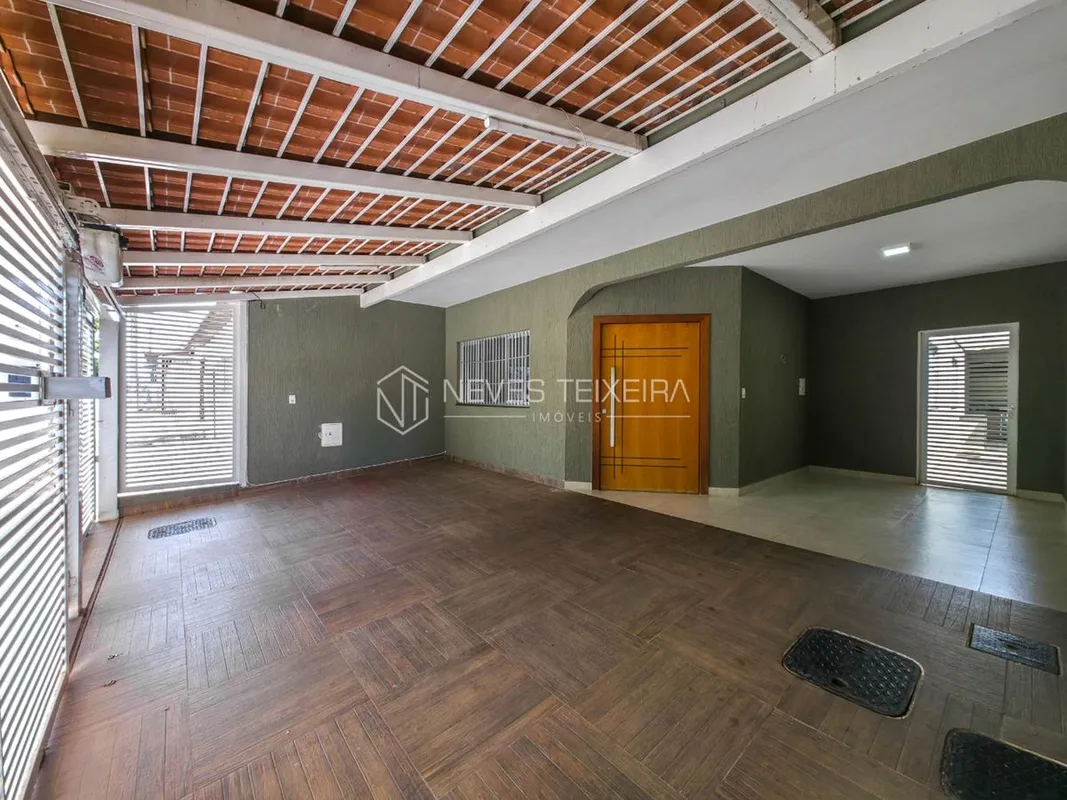 NEVES TEIXEIRA IMÓVEIS VENDE:Sobrado de 229m², espaçoso e completo no Riacho Fun...
