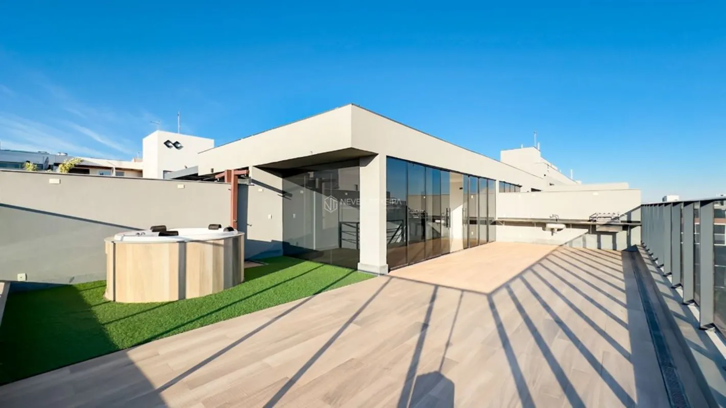 NEVES TEIXEIRA IMÓVEIS VENDE:Incrível cobertura nascente em andar alto, com ampl...