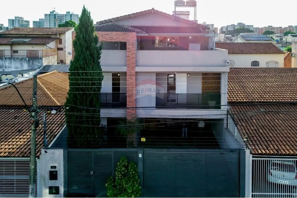 Descubra o máximo do luxo e conforto nesta incrível casa à venda, localizada no ...