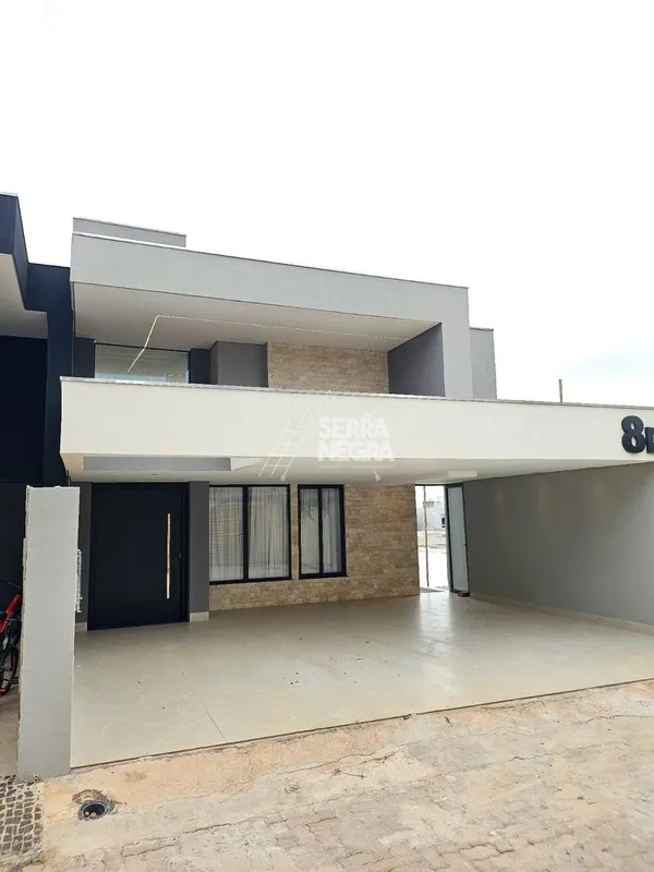 - Área total terreno: 400m²- Área construída: 350m²- Garagem para 03 carros - Pa...