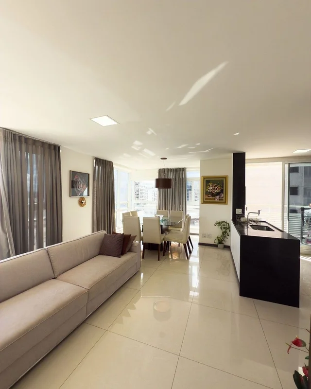 Características do imóvel:- Sala ampla para dois ambientes- Cozinha com armários...