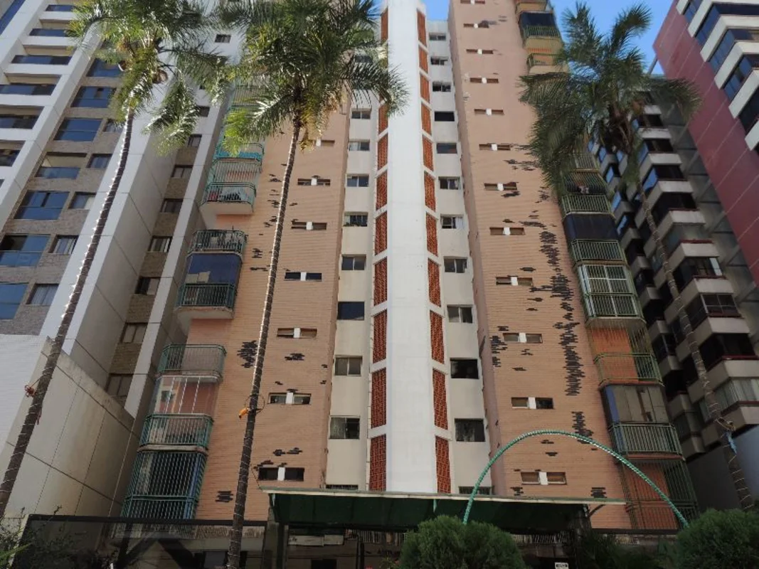 - APARTAMENTO DE 3 QUARTOS TRANSFORMADO PARA 2 QUARTOS, SENDO UM DELES SUÍTE - C...