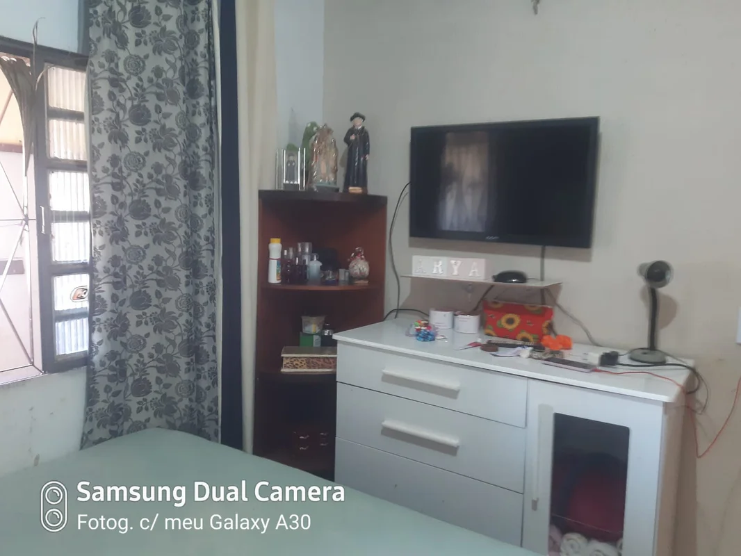 Imagine morar ou investir em uma casa com excelente localização no coração de Sa...