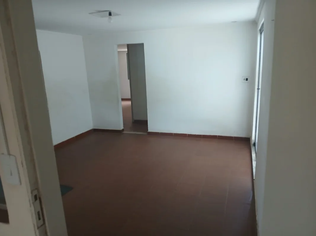 casa baixa, com 4 quartos sendo uma suite, 1 banheiro social, area de servico, s...