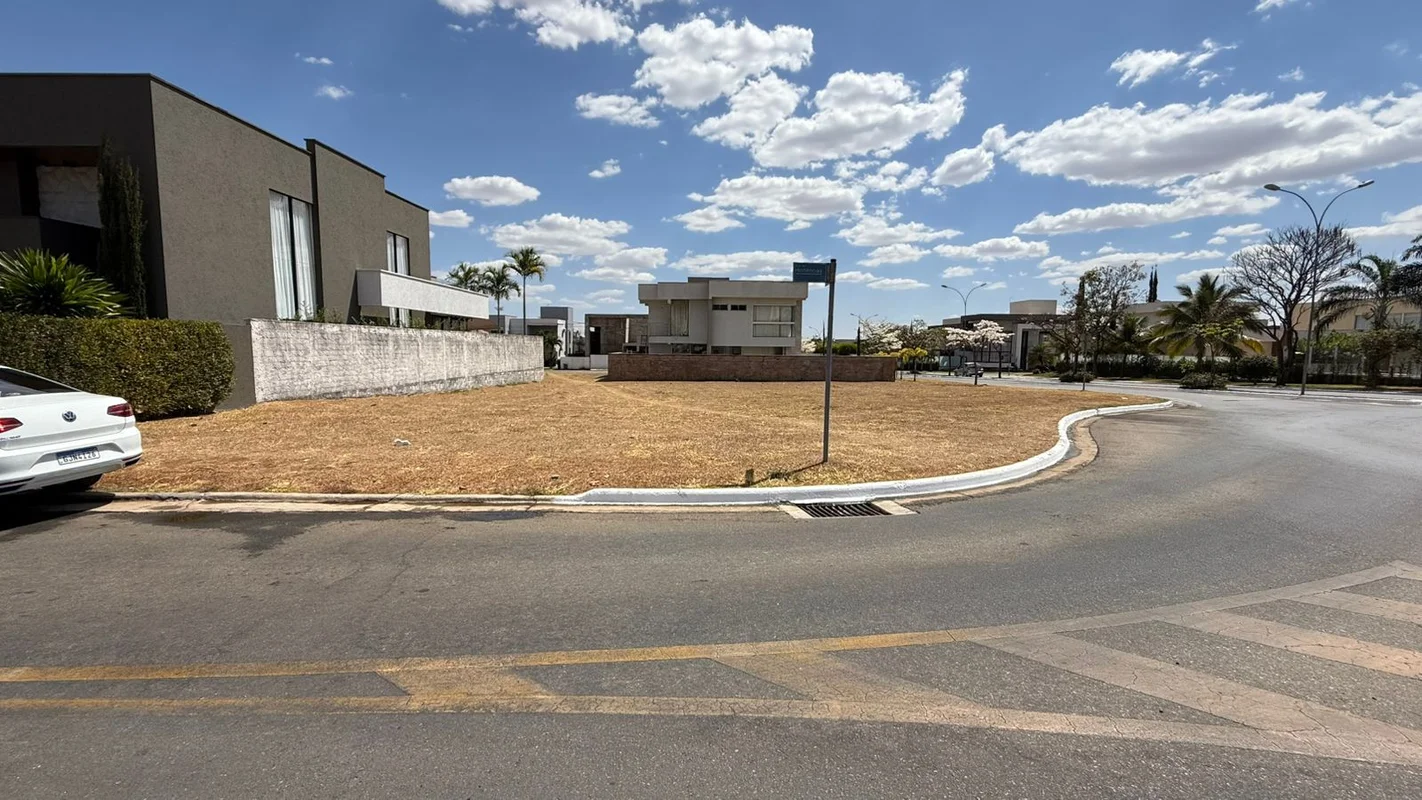 Maravilhoso lote de esquina!!! Totalmente plano com 617 metros. Melhor lote do c...
