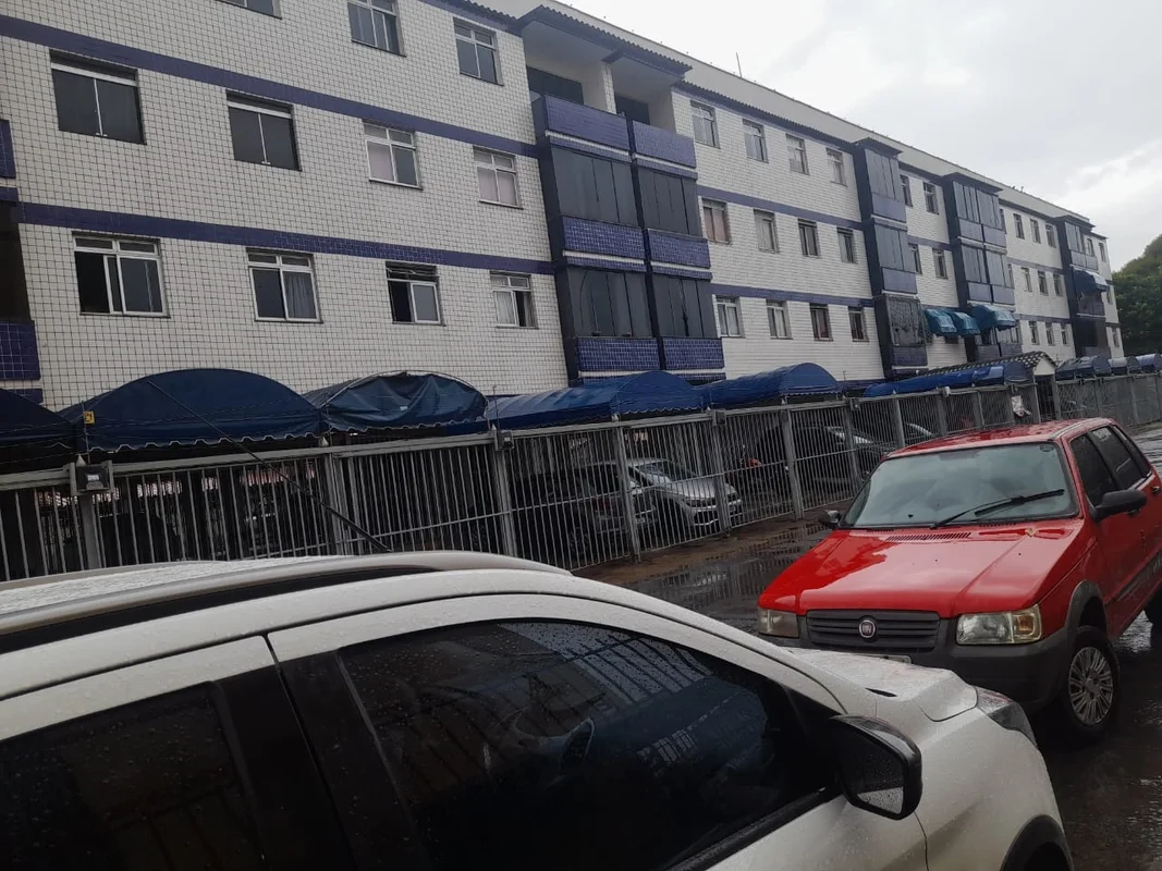 Apartamento reformado com:- 02 quartos com armários:- cozinha estilo americana;-...