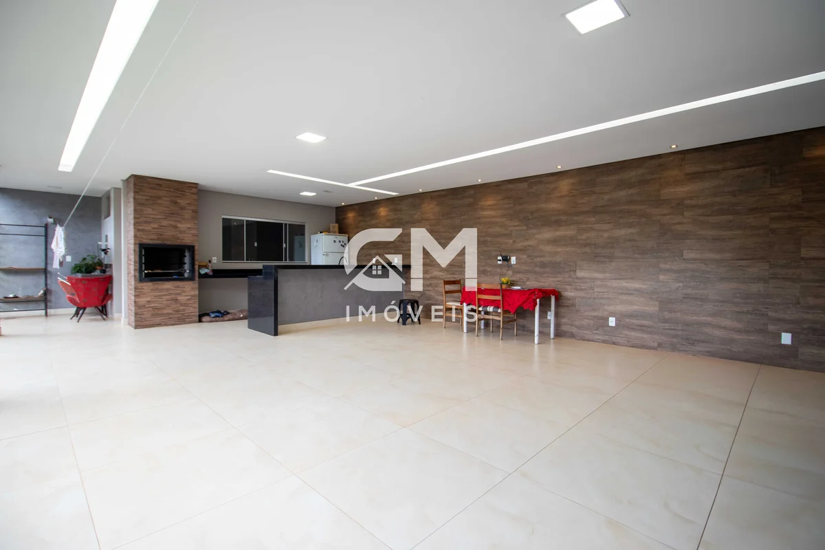 LOTE ESCRITURADOÁrea construída: 300m²Área total: 450m²Casa térrea toda na laje;...