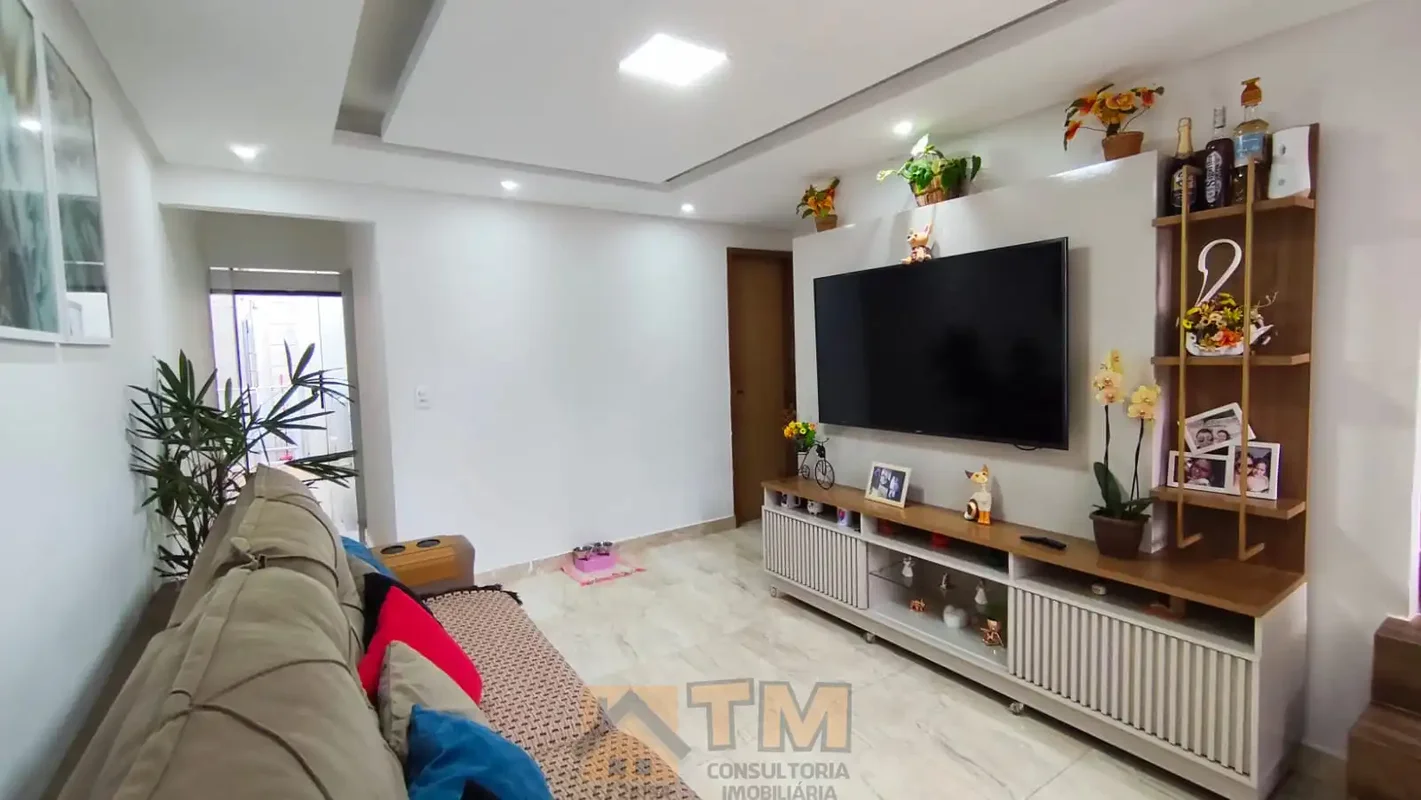 TM CONSULTORIA IMOBILIARIA VENDE:EXCELENTE CASA, REFORMADA, NA QC 01, DO JARDINS...