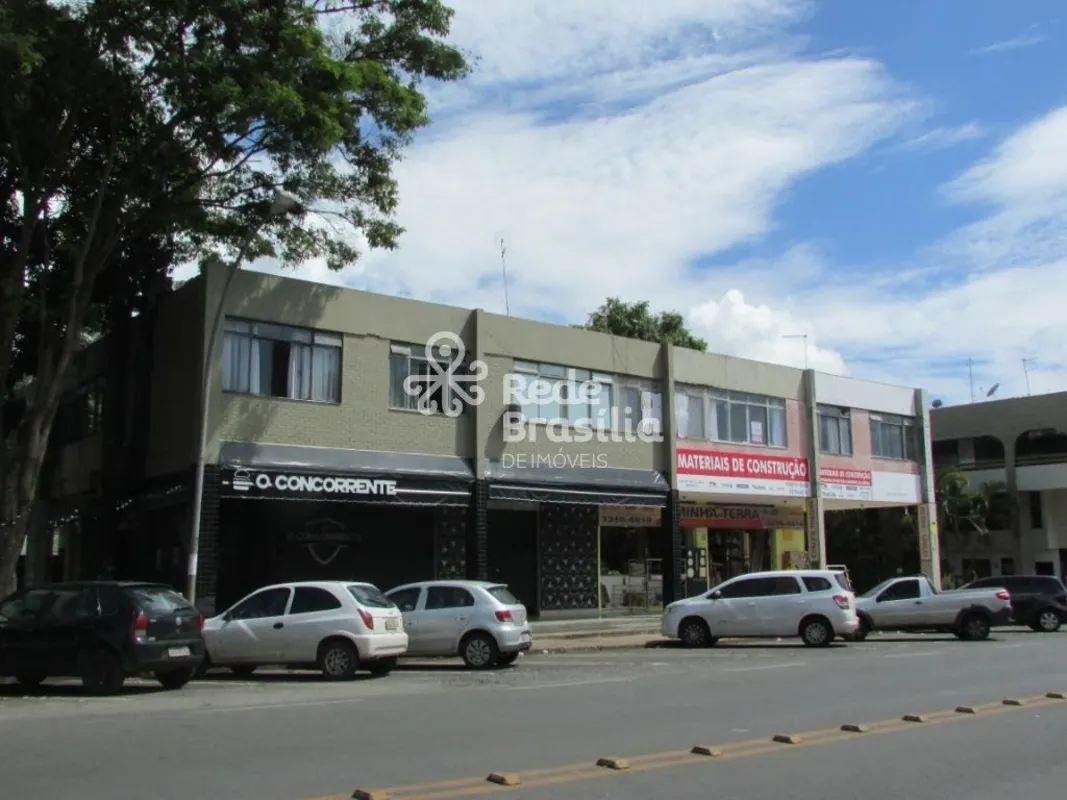 Loja muito bem localizada com subsolo. Possui três lavabos para maior comodidade...