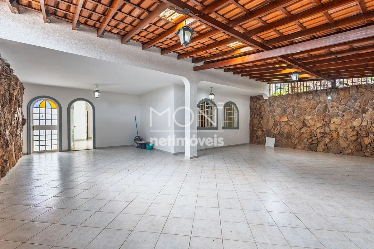 Casa Ampla com Terraço e varanda — Taguatinga Sul Apresentamos uma casa espaçosa...