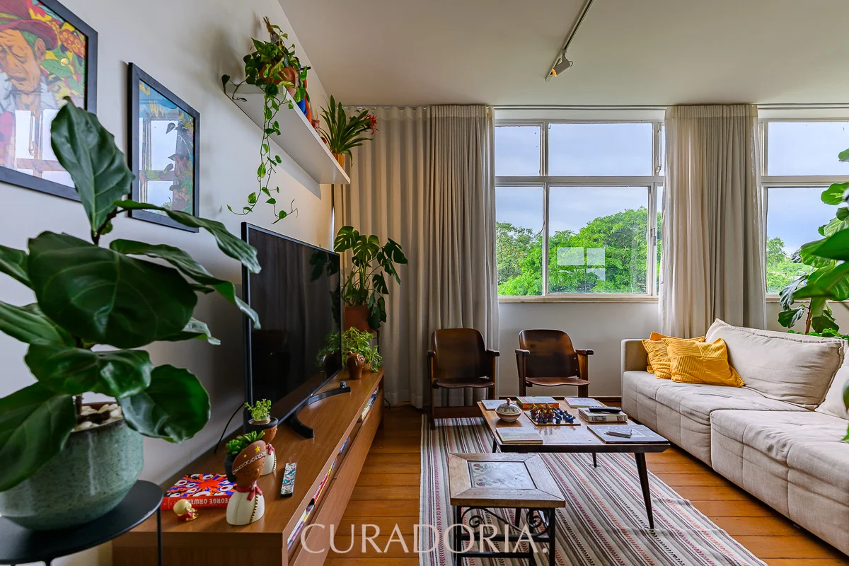 Situado em tranquila quadra da Asa Sul, este apartamento oferece uma localização...