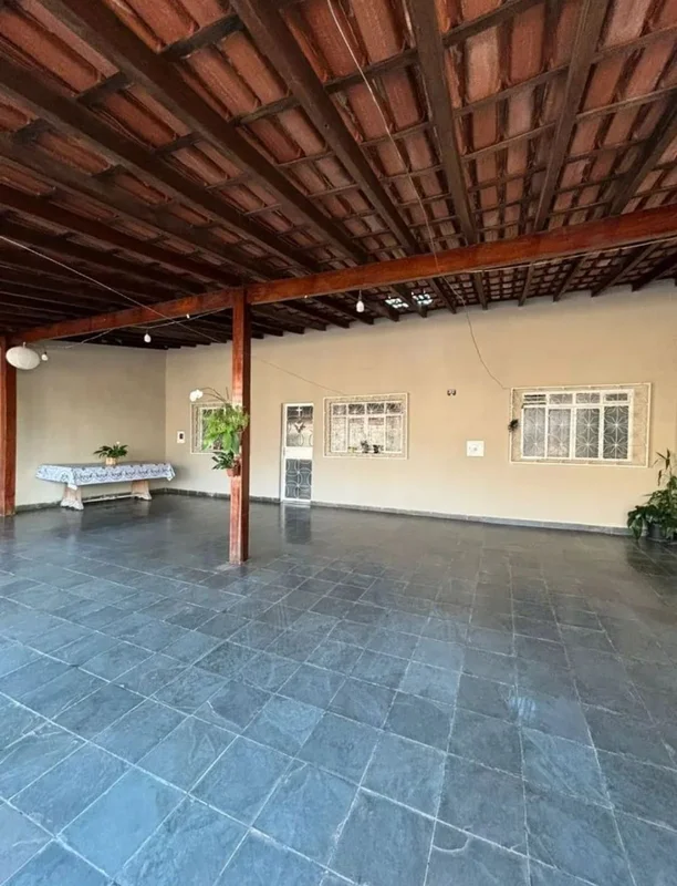 DALEPRANE INTELIGÊNCIA IMOBILIÁRIA VENDE:Casa Térrea em Excelente Localização no...