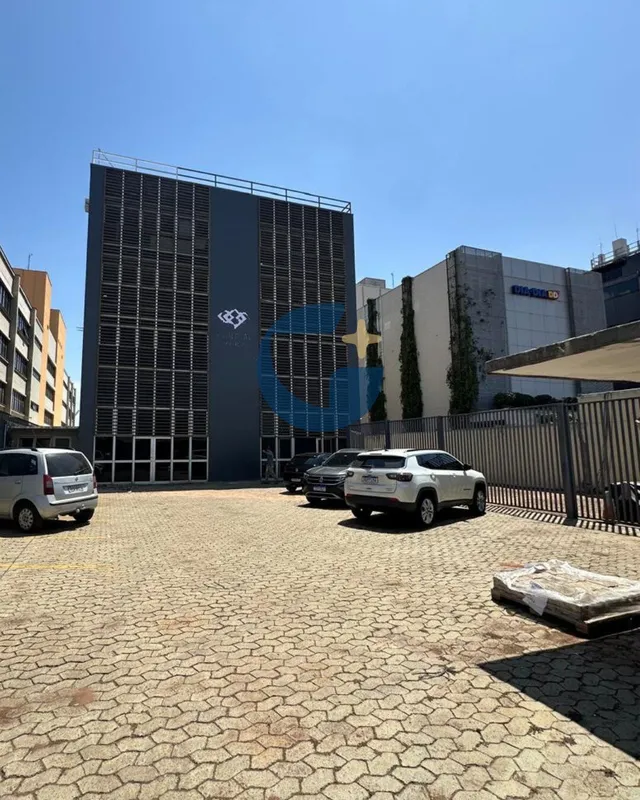 Pavimento em vão livre com 720 m² de área privativa, composto por ambientes semi...