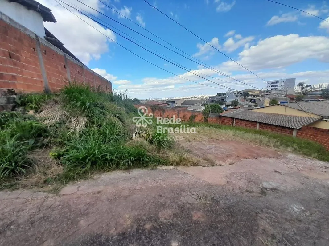 Este excelente terreno residencial de 280 m² está estrategicamente localizado na...