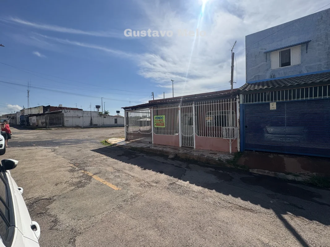 Vendo casa na 34 do leste com 3 quartos, sendo uma suíte, sala, sala de jantar c...