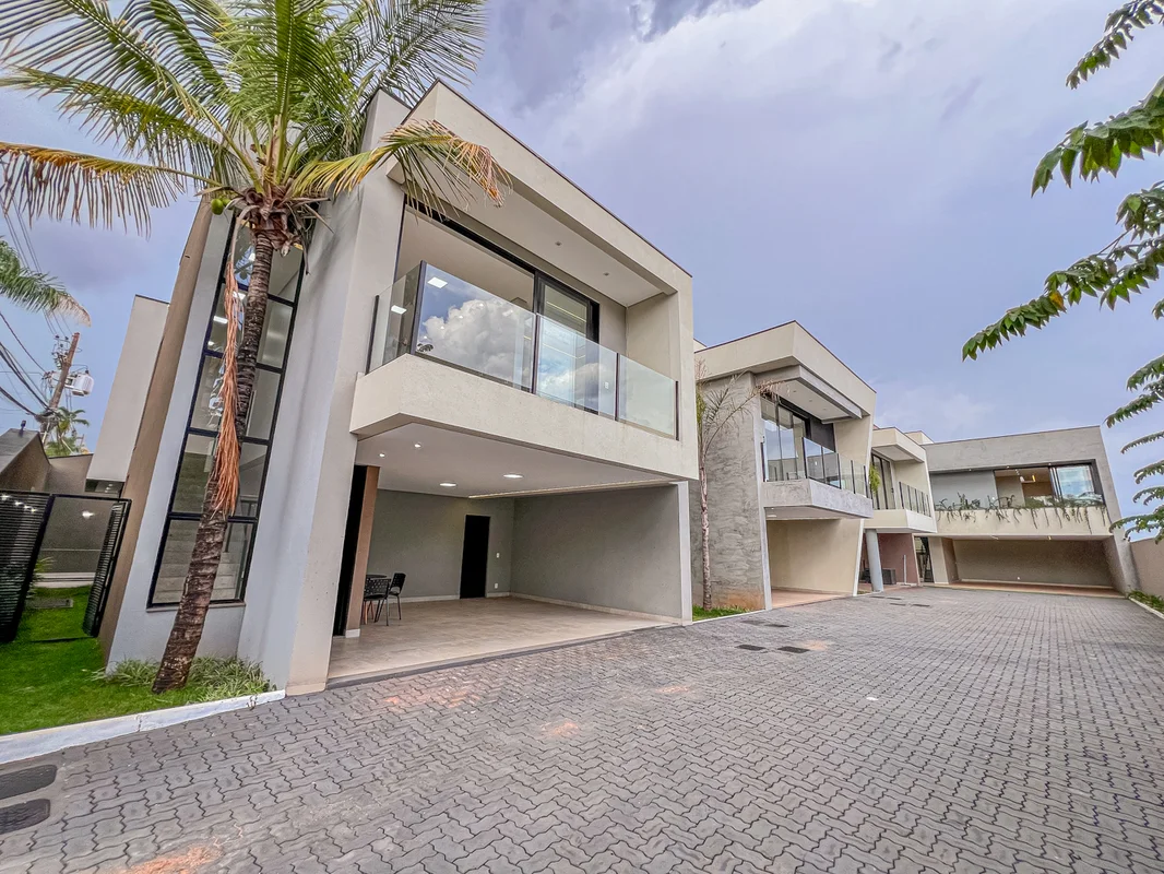 ESPECIFICAÇÕES DA CASA:- Projeto de iluminação completo- Sala ampla com excelent...