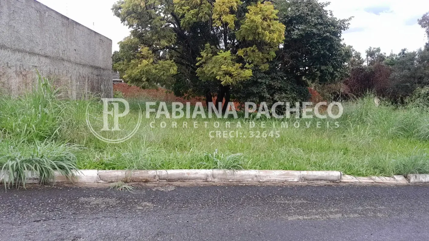 Oportunidade única para construir seu sonho no Jardim Botânico, em Brasília. Loc...