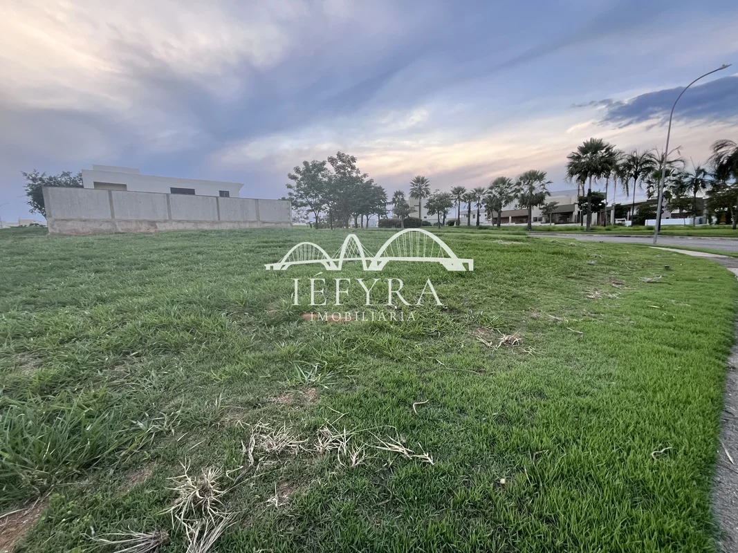 Residencial Alphaville 2Lote de 483m², sendo 16m de frete e 15,75 de fundo e 30 ...