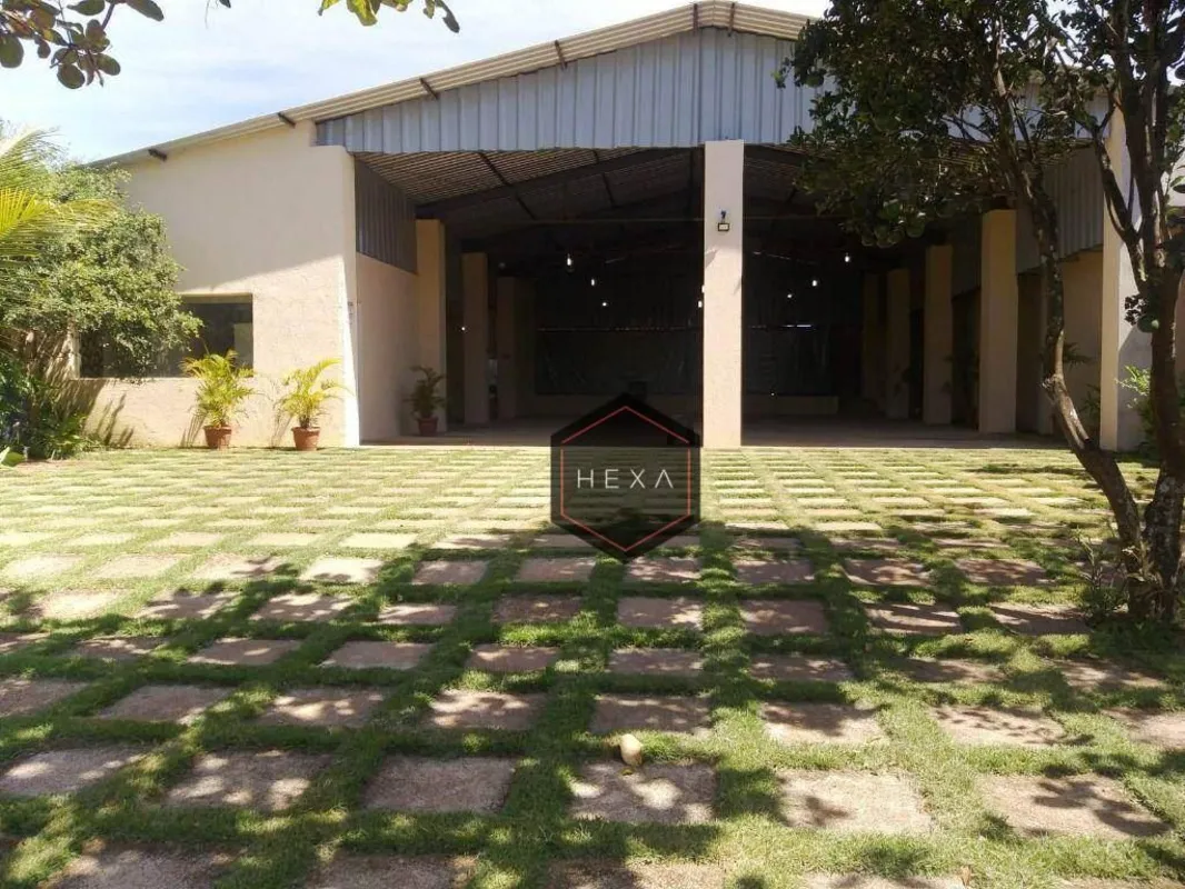 Galpão para eventos e casa residencial ao lado do anel viário. Galpão com 288m²,...