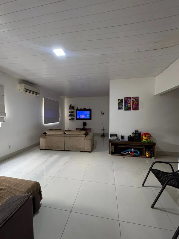 Casa de 3 quartos com piscina para venda no Garavelo, próximo da avenida igualda...