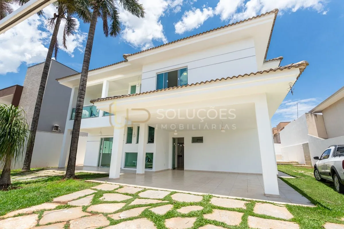 4 Suítes | 3 Vagas | Closet | Canil | Hidromassagem | Terreno: 750m² | Construçã...