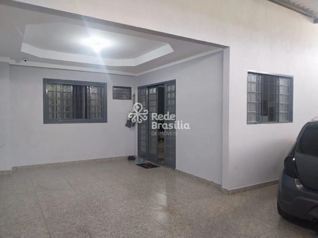 QC 4 Conjunto 15 | Casa 3 Quartos sendo 3 Suítes com 2 Vagas de Garagem Cobertas...