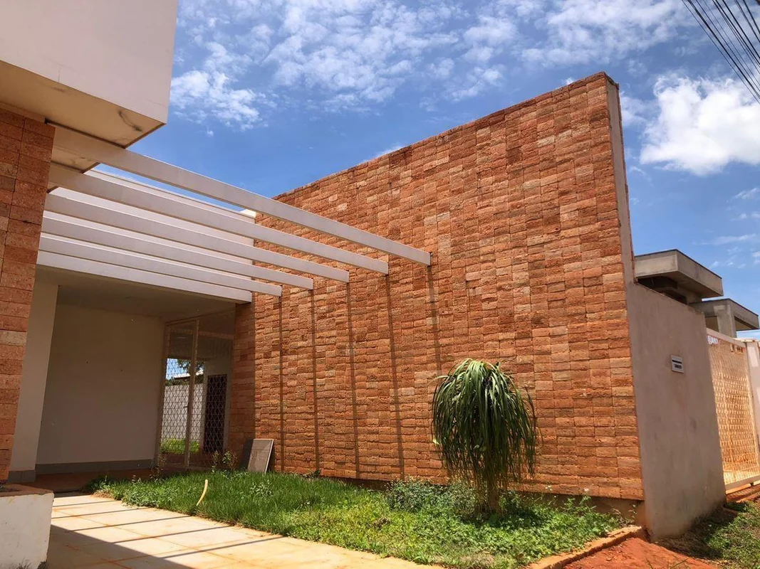 Descubra uma oportunidade única no Condomínio Estancia Quintas da Alvorada, loca...