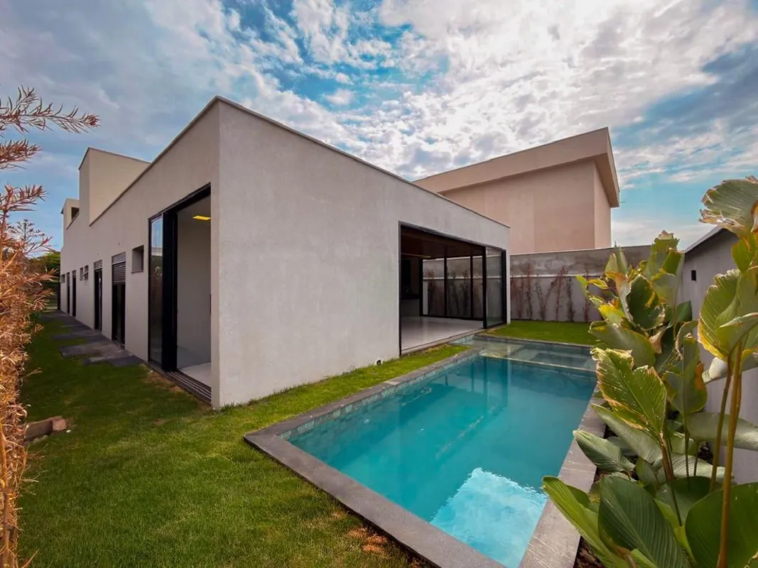 Casa tÃ©rrea no Jardins ItÃ¡lia com 300 mÂ² de Ã¡rea construÃ­da em um lote de 5...