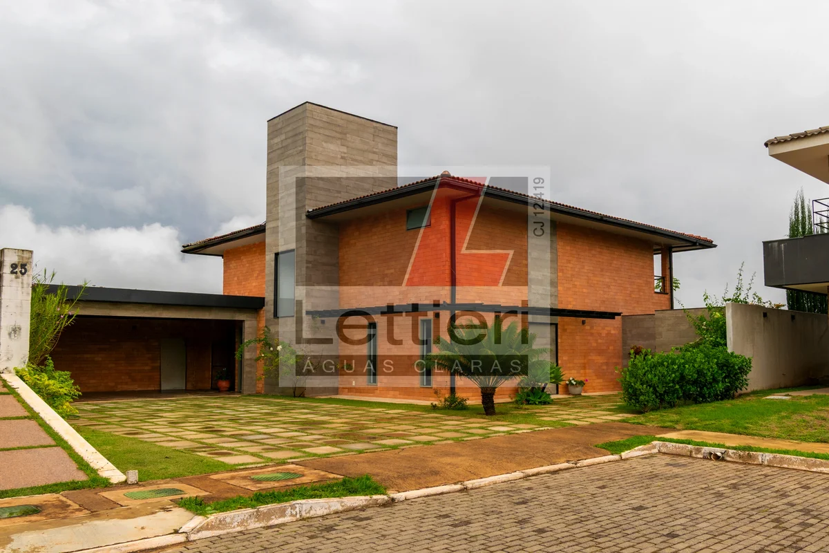 Lettieri Imobiliária apresenta: A casa exclusiva no melhor e mais valorizado con...