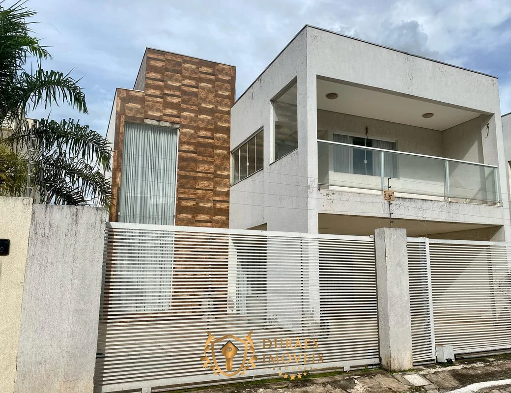 Casa Ampla e Impecável em Condomínio Fechado Excelente padrão de construção, loc...