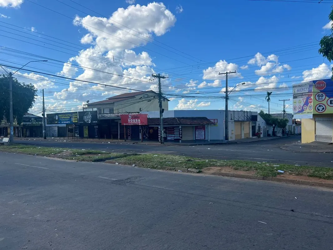 Imovel Comercial à venda com ótima localização5 salas comerciais 2 barracões (am...