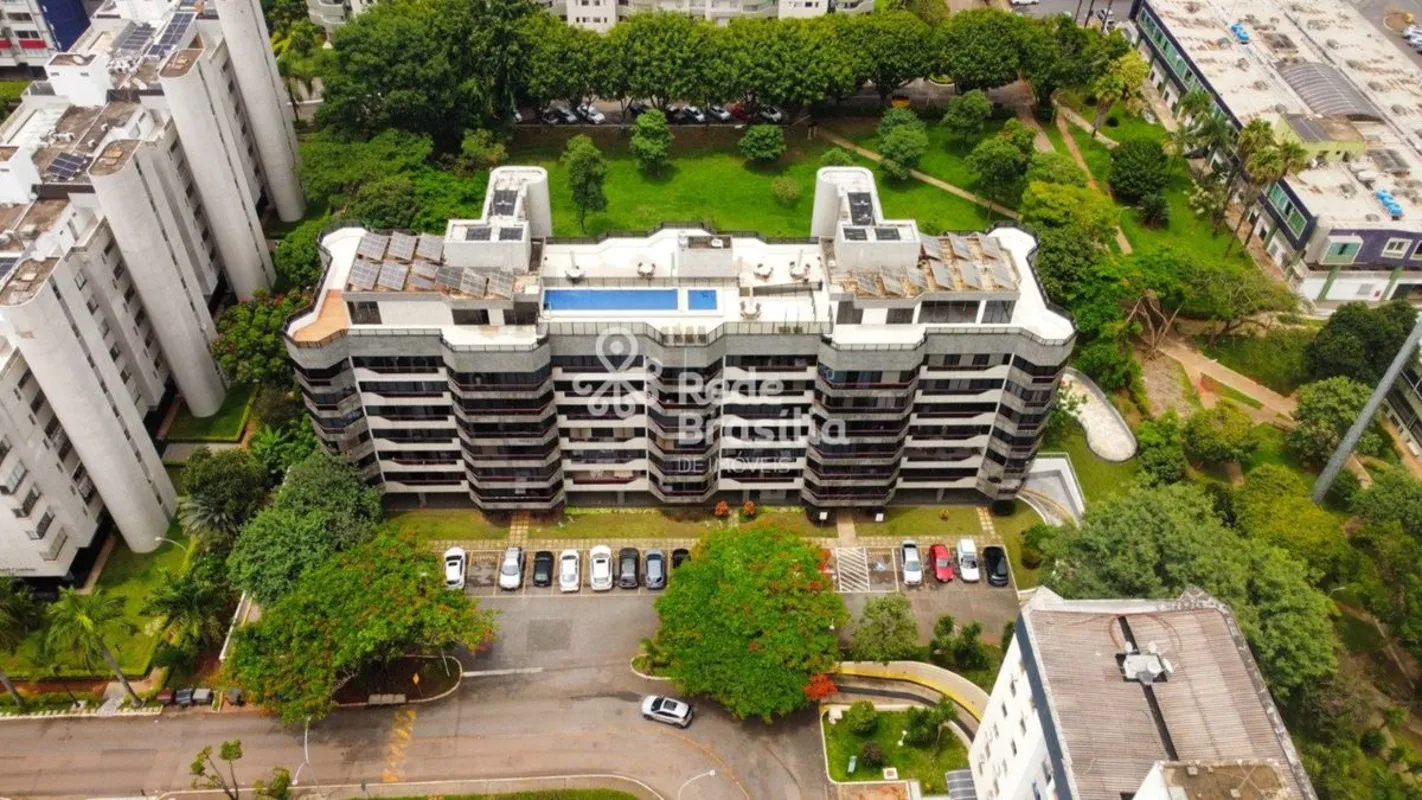 Descubra este espetacular apartamento de 245 m² úteis, pensado para quem valoriz...