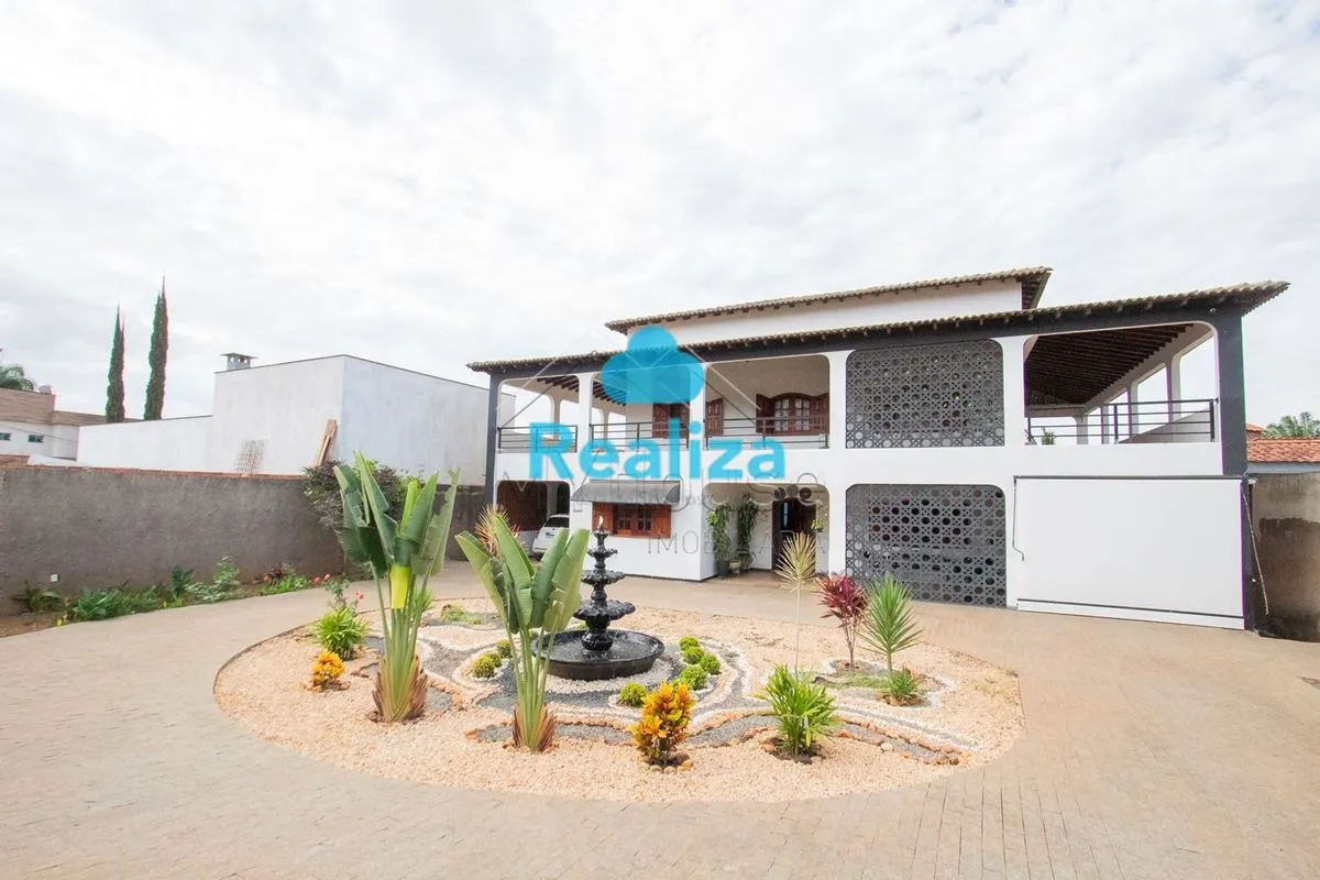 Casa totalmente reformada, com excelente padrão de conforto e funcionalidade. O ...