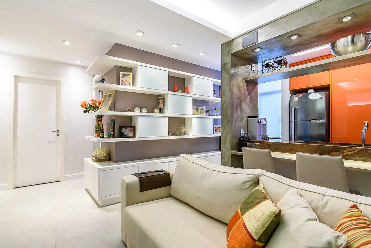 Situado em uma das quadras mais interessantes de Brasília, este apartamento ofer...